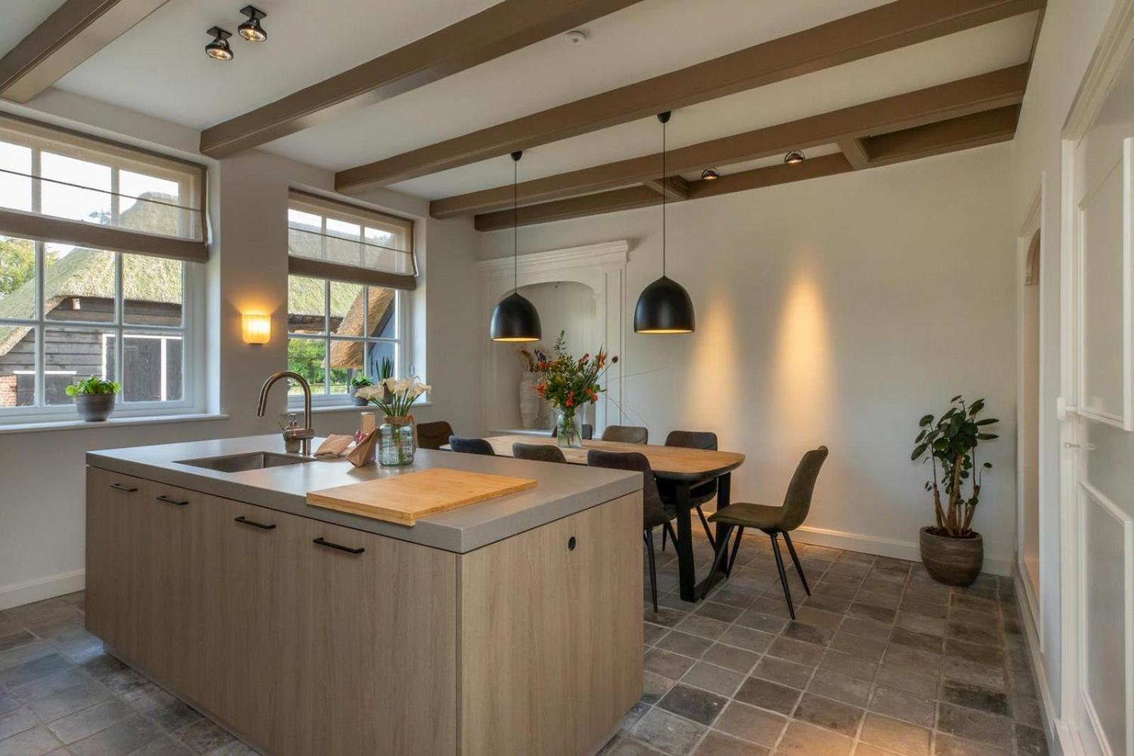 Vakantiehuis 'Boerderij Molenhof' - Stationsweg 5 | Heinkenszand Buitenkant foto