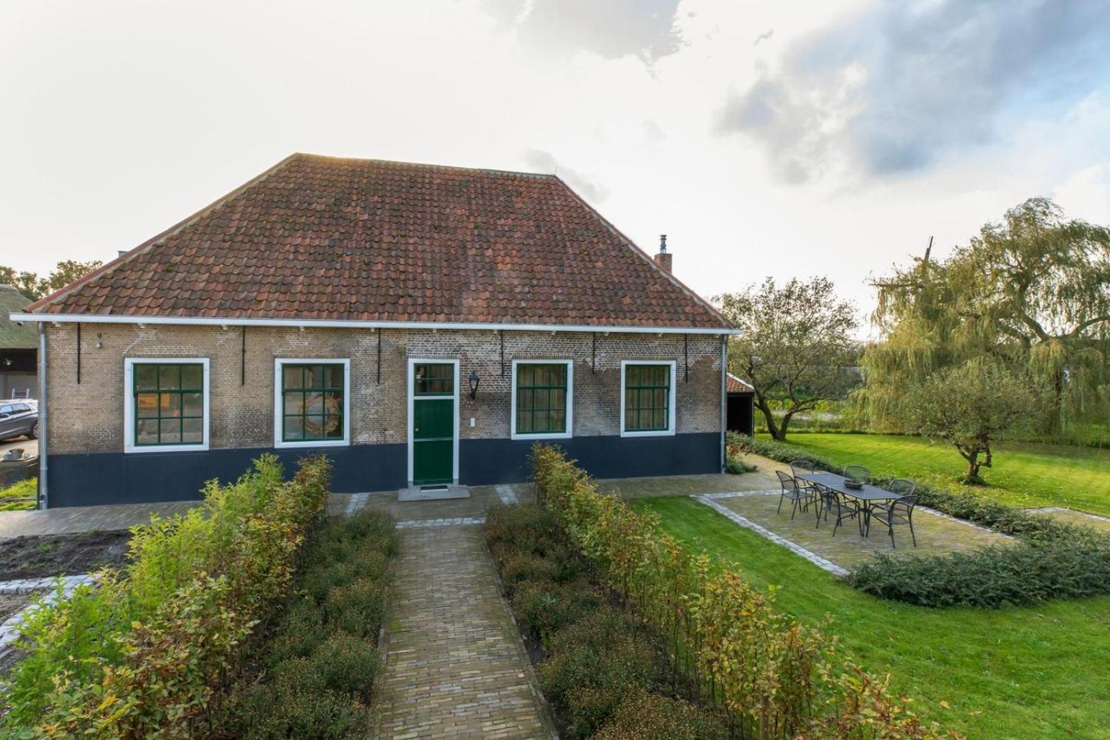 Vakantiehuis 'Boerderij Molenhof' - Stationsweg 5 | Heinkenszand Buitenkant foto